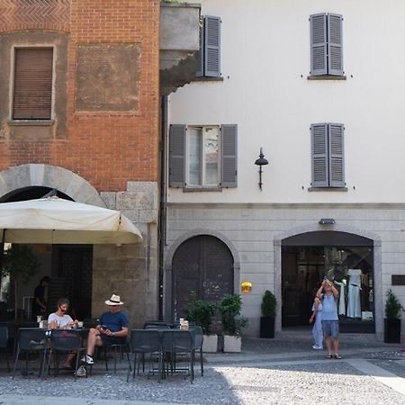 Alloggio Del 1400 Nel Cuore Del Centro Storico A 2 Min Dal Porto E Con 2 Bici Gratuite 코모 외부 사진