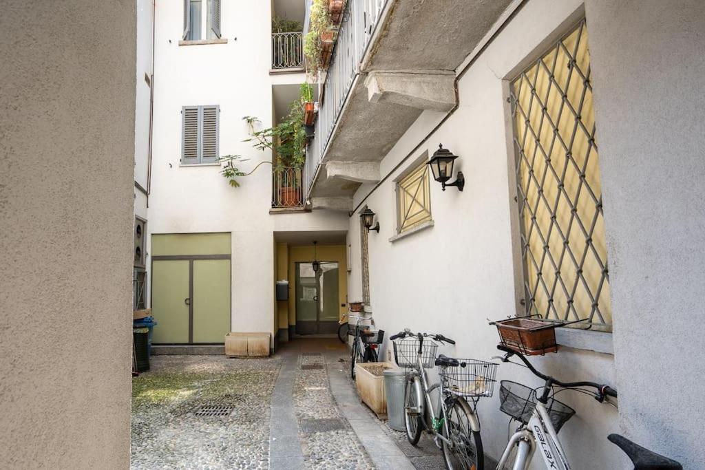 Alloggio Del 1400 Nel Cuore Del Centro Storico A 2 Min Dal Porto E Con 2 Bici Gratuite 코모 외부 사진