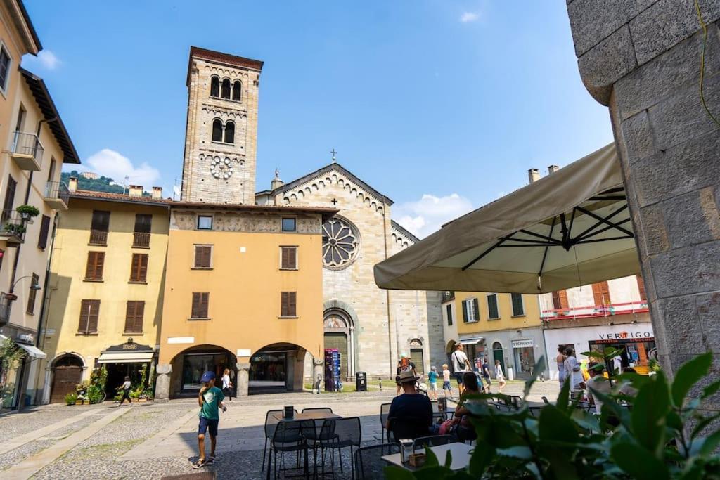 Alloggio Del 1400 Nel Cuore Del Centro Storico A 2 Min Dal Porto E Con 2 Bici Gratuite 코모 외부 사진