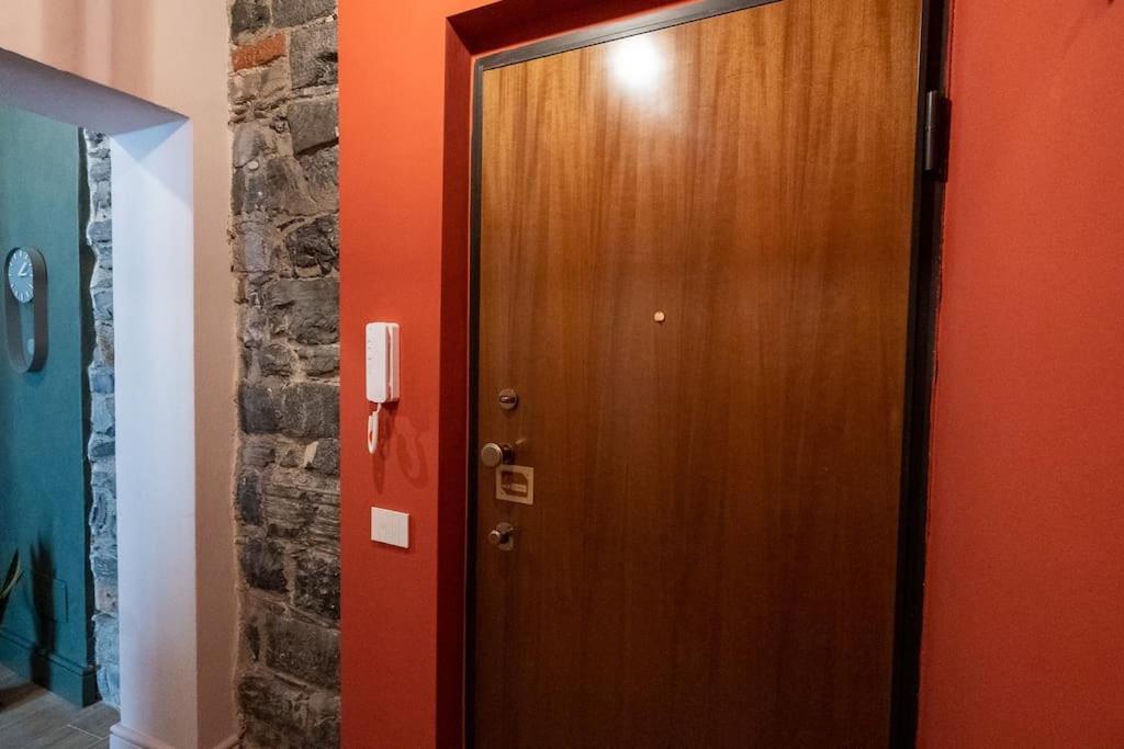 Alloggio Del 1400 Nel Cuore Del Centro Storico A 2 Min Dal Porto E Con 2 Bici Gratuite 코모 외부 사진