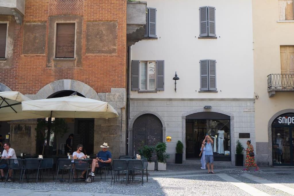 Alloggio Del 1400 Nel Cuore Del Centro Storico A 2 Min Dal Porto E Con 2 Bici Gratuite 코모 외부 사진