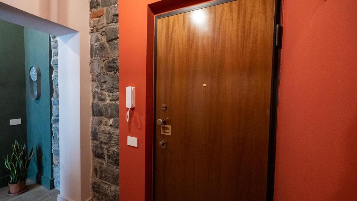 Alloggio Del 1400 Nel Cuore Del Centro Storico A 2 Min Dal Porto E Con 2 Bici Gratuite 코모 외부 사진