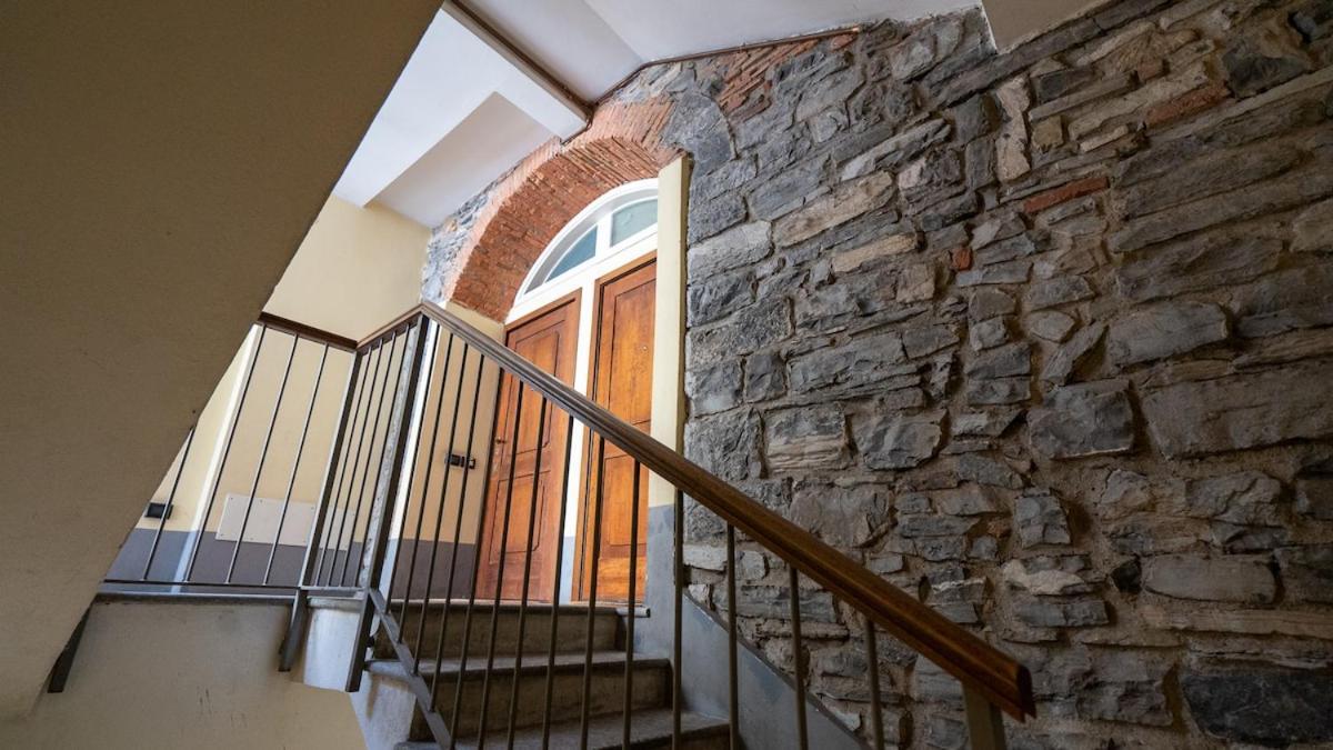 Alloggio Del 1400 Nel Cuore Del Centro Storico A 2 Min Dal Porto E Con 2 Bici Gratuite 코모 외부 사진