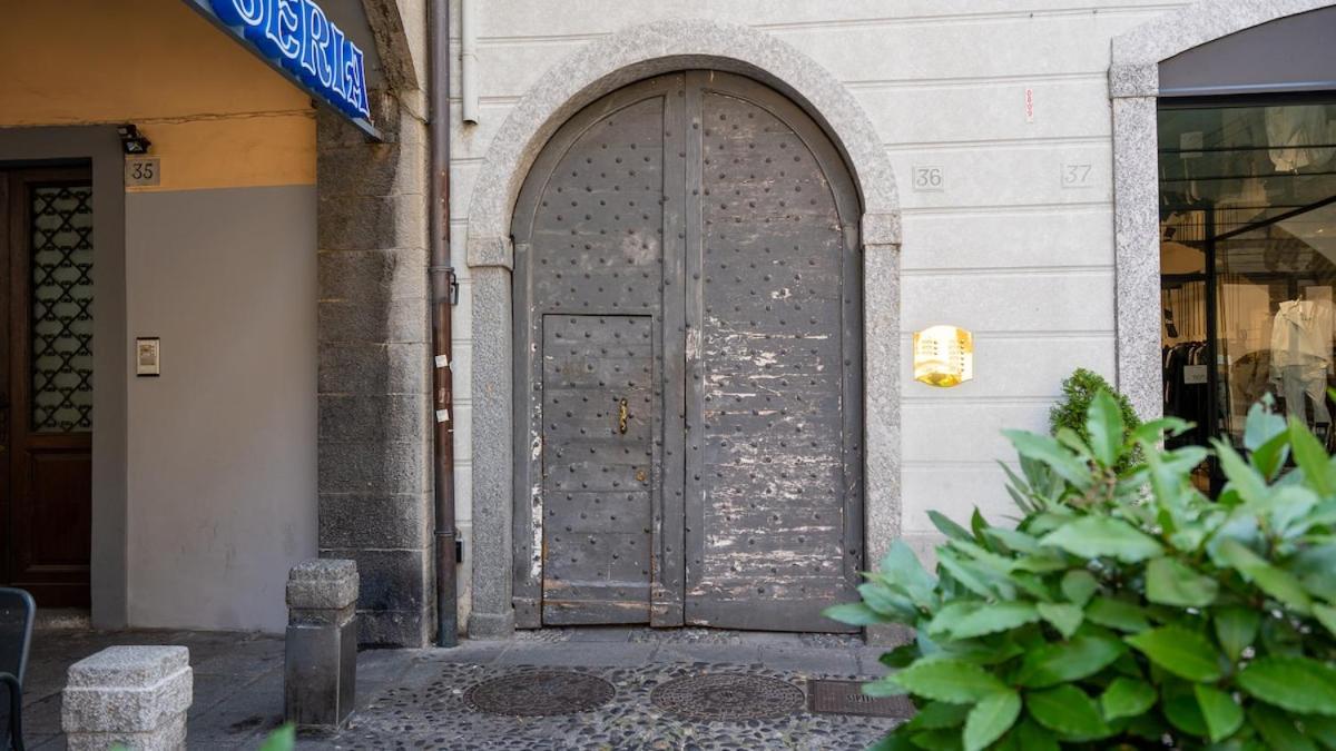 Alloggio Del 1400 Nel Cuore Del Centro Storico A 2 Min Dal Porto E Con 2 Bici Gratuite 코모 외부 사진